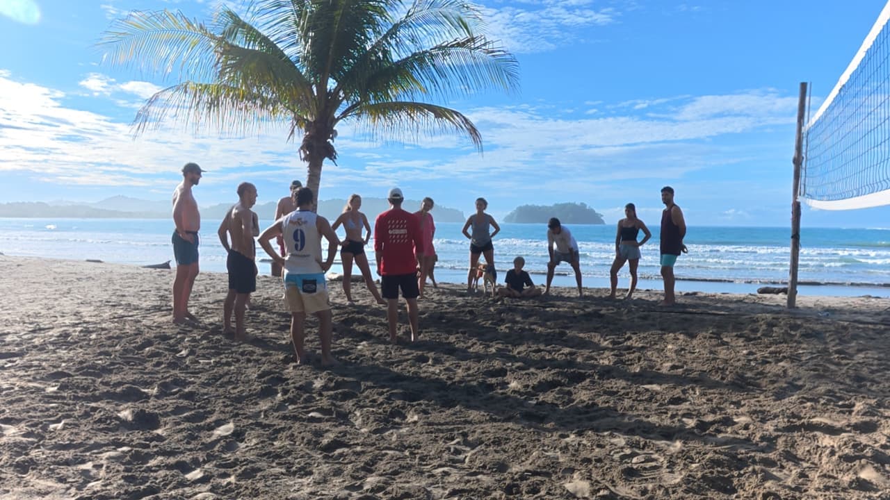 Morning training group at the net in Sámara